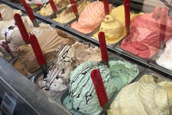 Homemade Ice Cream vs. Store-Bought: A Comprehensive Comparison